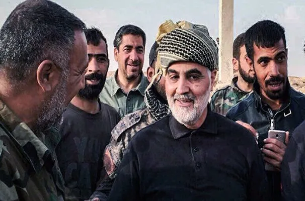 رأی الیوم: شهید سلیمانی شادی و خنده را به چهره کودکان سوری بازگرداند