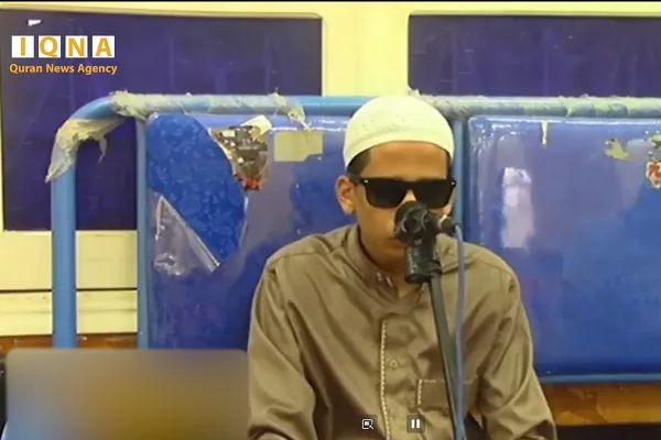 كفيف مصري يبدع فى تجويد القرآن ويحاكى كبار القراء + فيديو