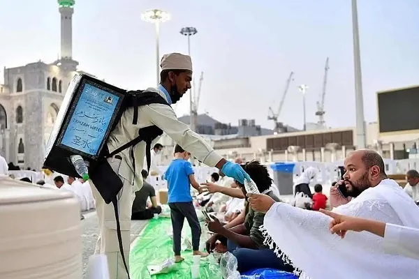 Preparativos em andamento para a temporada do Hajj com mais de 40 milhões de pacotes de água Zamzam