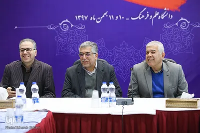 از راست مسعود برومند، معاون پژوهش و فناوری وزارت علوم، تحقیقات و فناوری، سیدحمیدرضا طیبی، رئیس جهاد دانشگاهی، سید سعید هاشمی، رئیس دانشگاه علم و فرهنگ در چهل و نهمین گردهمایی معاونان پژوهشی واحدهای سازمان جهاد دانشگاهی
