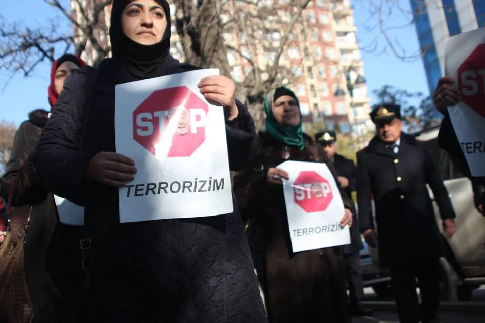 Azərbaycanda inanclı xanımlar ABŞ-a etiraz etdi + Foto