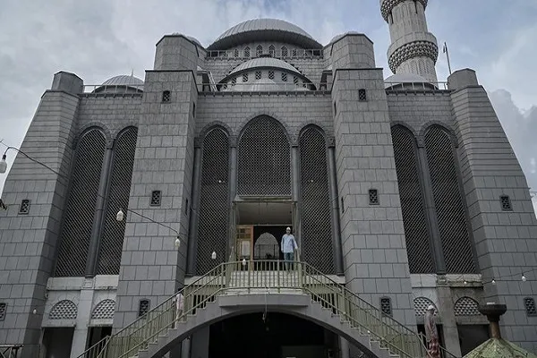 Jakarta : la mosquée Al-Fajr séduit fidèles et touristes