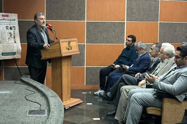 ناگهان دیدم که شد شش گوشه محراب سرخ