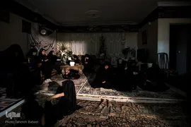 نور حسین در ظلمت و تنگنای مشکلات امروز جامعه، کورسوی امید و توکل به خدا در مصائب را بر قلب عاشقان حسینی می‌تاباند.
