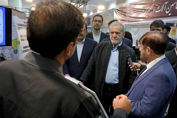 بازدید رئیس‌جمهور از نمایشگاه «پیشگامان پیشرفت» + عکس