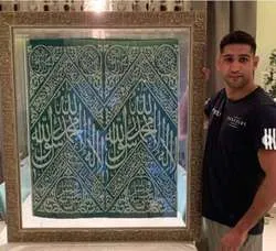 سعودی عرب نے باکسر عامر خان کوروضہ رسول ﷺ کا غلاف تحفے میں دیدیا
