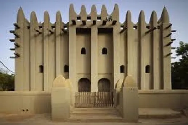 La Grande Mosquée de Komoguel, un exemple de style architectural soudano-sahélien