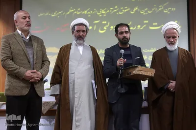 تجلیل از خانواده شهید مقاومت سرهنگ پاسدار شهروز مظفرنیا با اهدای هدایایی از سوی آستان مقدس حضرت فاطمه معصومه(س) و آستان مقدس حضرت شاهچراغ(ع)