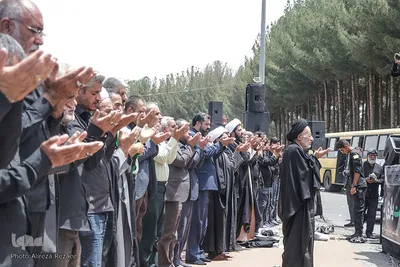 عزاداری و نماز ظهر عاشورا در بیرجند