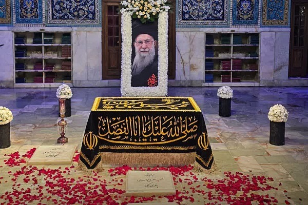 هنوز آماده نیست/// آماده انتشار برای چهارشنبه 28 تیر///// «غریب قریب»؛ روایتی از هزار سال زیستن در سایه خورشید
