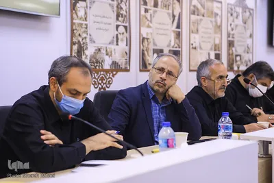 نشست هم‌اندیشی ناشران و نویسندگان انقلاب