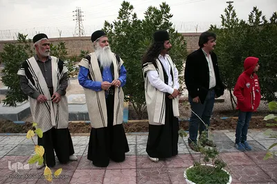 گل‌کاری قبور شهدای ارامنه در اهواز