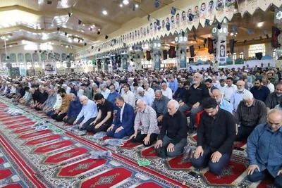 اقامه نماز جمعه ساری با امامت آیت الله محمد باقر لائینی