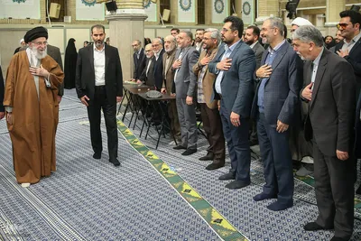 دیدار جمعی از شاعران و اهالی فرهنگ و ادب فارسی با ر هبر معظم انقلاب