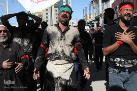 دسته جات عزاداران حسینی از ملیت‌های مختلف در  کربلای معلی، همزمان با اربعین شهادت حضرت اباعبدالله الحسین(ع)