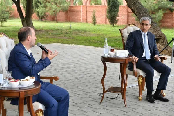 İlahiyyatçı Prezidentin köməkçisilə keçirilən görüşdən danışdı