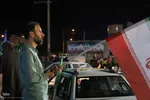 اجتماع شبانه مردم خمینی‌شهر در حمایت از وطن