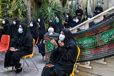 Ärzte und Pflegekräfte trauern um Imam Hussein (as.) im Freien im Krankenhaus