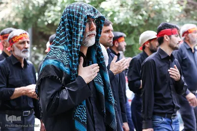 مراسم عزاداری و نماز ظهر عاشورا در اصفهان‎