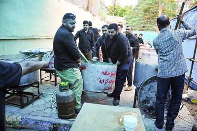 پخت و توزیع 2500 کیلو آش نذری به مناسبت رحلت پیامبر(ص) در اهواز 