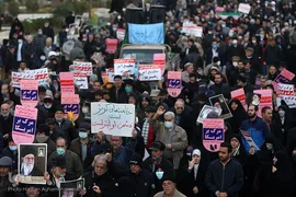 راهپیمایی نمازگزاران تهرانی در محکومیت اهانت نشریه فرانسوی به ساحت شریف مرجعیت