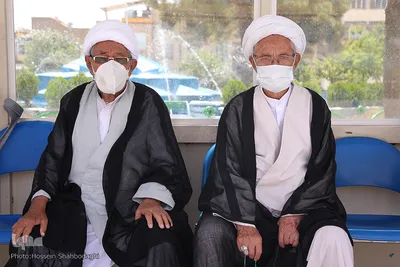 من ماسک می‌زنم