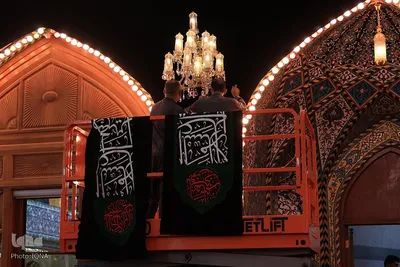 Der Heilige Schrein von Abul Fadhl Al-Abbas (as.) trägt Schwarz