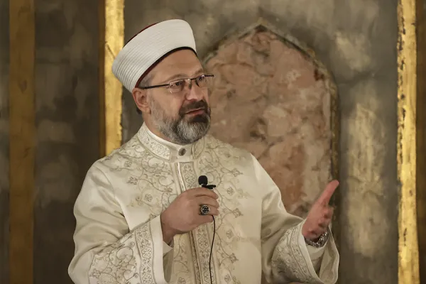 Diyanet İşleri Başkanı Erbaş, cemevlerine saldırıyı kınadı