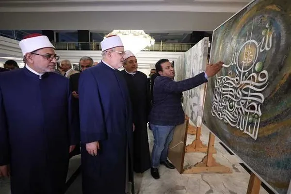 Əl-Əzhər Konfrans Mərkəzində Kufi xətində Qurani-Kərim nüsxəsi sərgiləndi