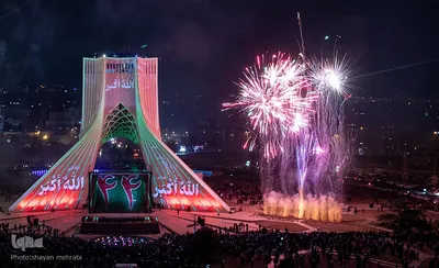 نورافشانی جشن پیروزی انقلاب اسلامی در میدان آزادی