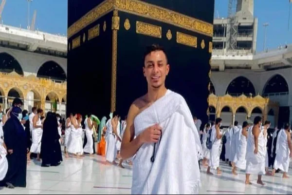د مصر هنرمند په مکې شریفې کې په زړه پورې تلاؤت سره زړونه جلب کړل(فیلم)