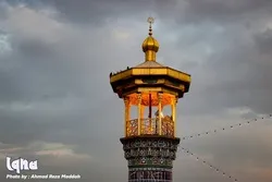 Shah Cheragh bajo la lluvia