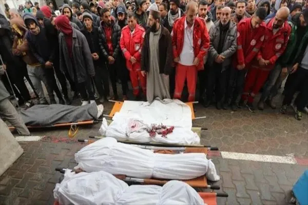 Gaza: Ataques israelíes a dos hospitales y una escuela matan a 60