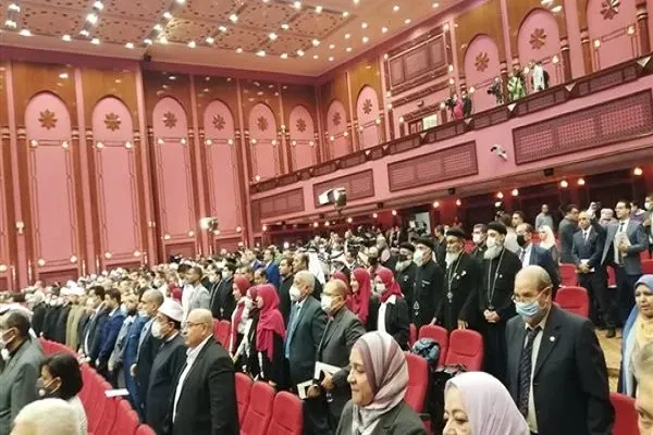إنطلاق احتفال بيت العائلة المصرية بتلاوة آيات من القرآن