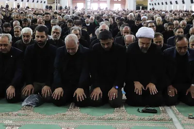 حضور رییس جمهور دکتر پزشکیان در نماز ظهر عاشورا در تبریز