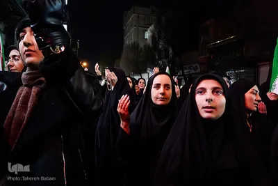 تجمع شبانه مردم در سوگ رهبر شهید