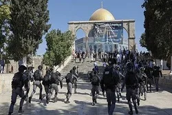 Rezim Zionis Menurunkan Spanduk Ucapan Idul Adha dari Masjid Al-Aqsa