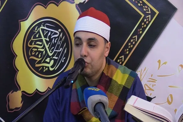 قارئ إیراني يتلو في أمسيات قرآنية رمضانية بالبقاع اللبناني + صور