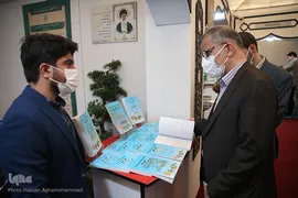 بازدید مجتبی عبداللهی، مدیر کل اوقاف و امور خیریه استان تهران از نمایشگاه دستاوردهای نهاد وقف