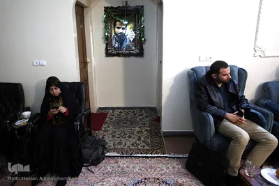 دیدار جمعی از نمایندگان جامعه قرآنی با خانواده شهید حمیدرضا اسداللهی، از شهدای مدافع حرم در حلب سوریه