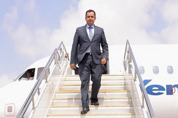 نخست‌وزیر دولت مستعفی یمن با 5 وزیر وارد عدن شد
 