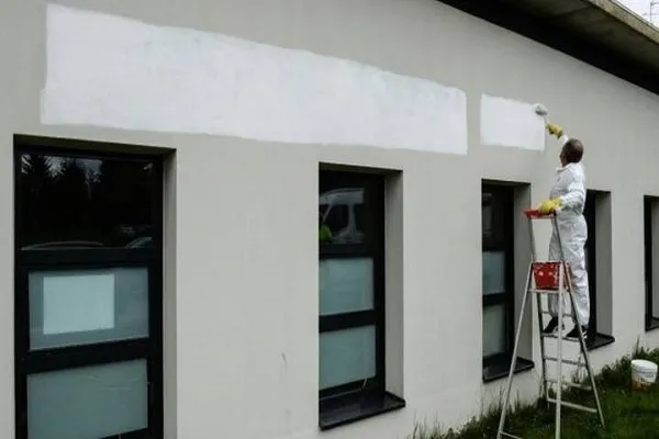Fransanın cənubundakı məscidin divarlarına İslam əleyhinə şüar yazılıb
