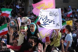 اجرای سرود «سلام فرمانده» در میدان شهدای شیراز