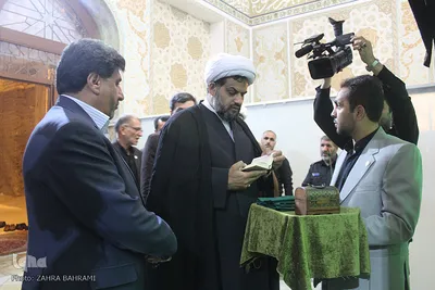 غبارروبی آستان مقدس امامزاده محمد‌عابد(ع) اراک/عکاس:زهرا بهرامی