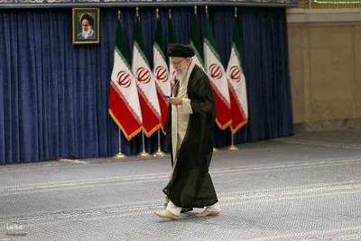 حضور رهبر معظم انقلاب در پای صندوق رأی انتخابات ریاست جمهوری