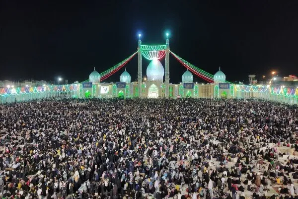تحویل سال نو با نوای لبیک یا مهدی هزاران منتظر امام زمان(عج)