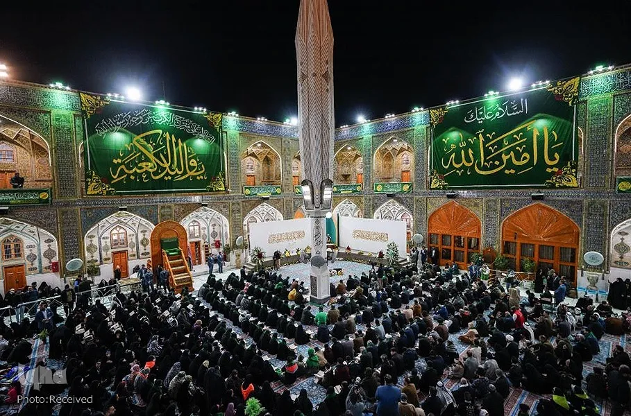 تقرير مصور | ضريح وروضة الإمام علي(ع) تتكلّل بالأزهار تيمناً بذكرى ولادته