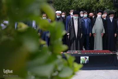اقامه نماز میت رهبر معظم انقلاب بر پیکر حجت‌‌‌الاسلام و المسلمین دعائی