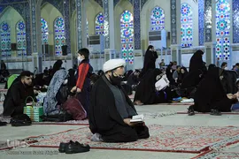 احیای شب نوزدهم ماه مبارک رمضان در امامزاده سید جعفر محمد(ع ) یزد