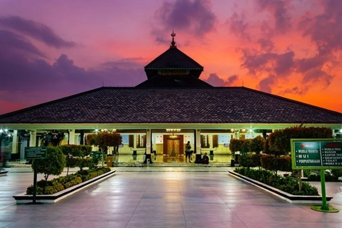 8 Masjid Tertua di Pulau Jawa, Ada yang Usianya 735 Tahun